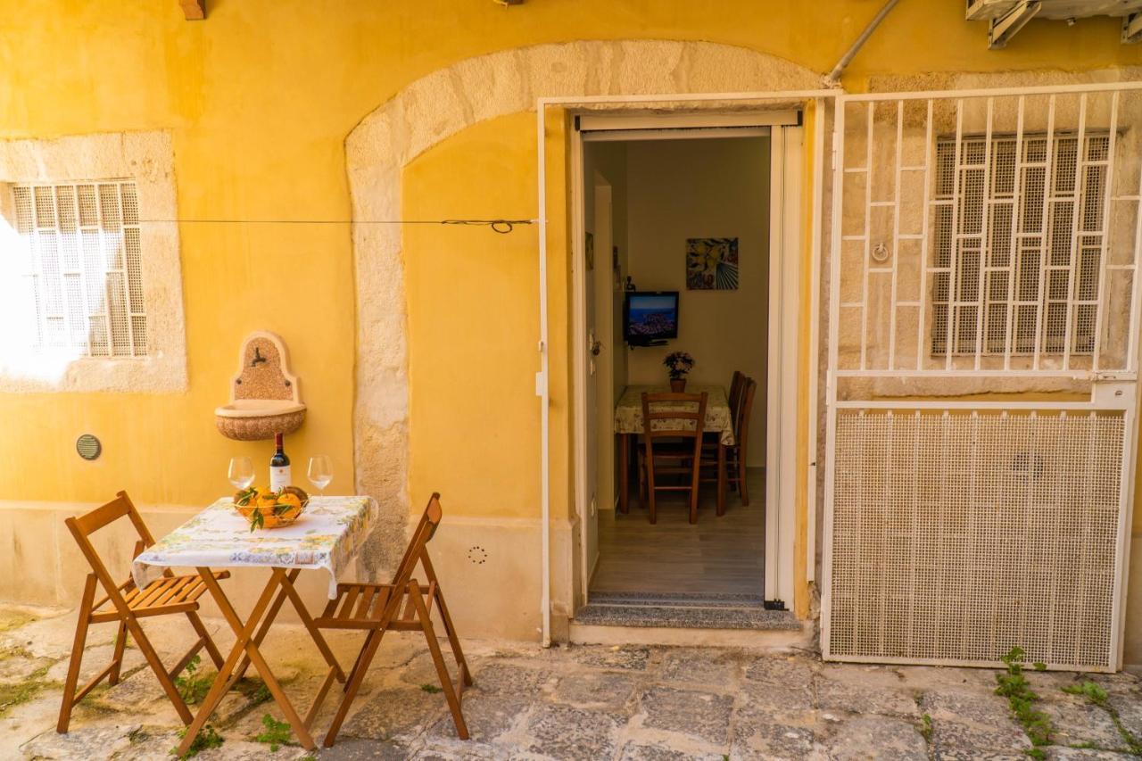 Casa Pandora Rosaapartmentsortigia *